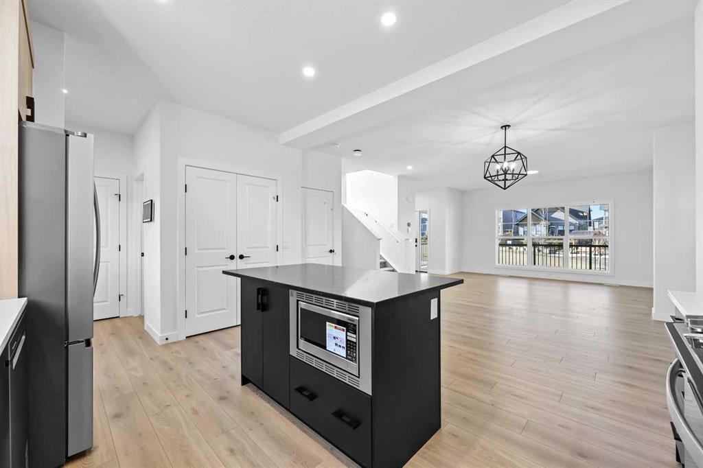 120 Mitchell Walk NW, Calgary — photo 4 of 16
