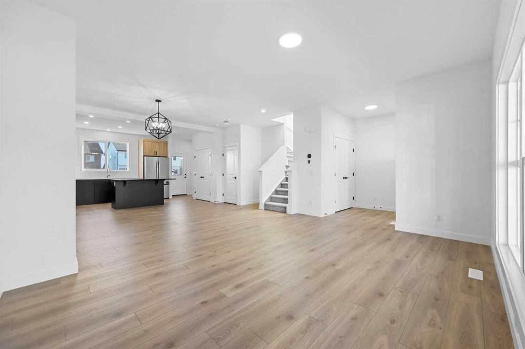 120 Mitchell Walk NW, Calgary — photo 5 of 16