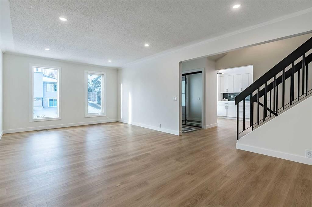 15 Woodford Crescent SW, Calgary — photo 2 of 38