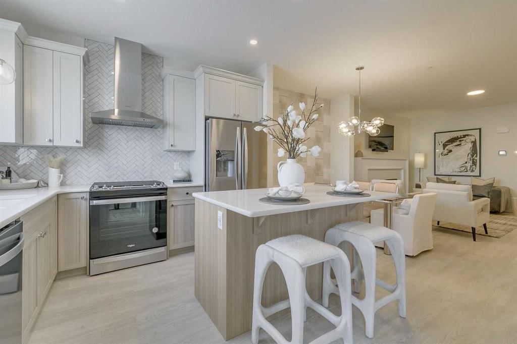 80 Lucas Common NW, Calgary — main listing photo