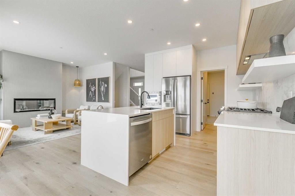 227 Lucas Common NW, Calgary — main listing photo
