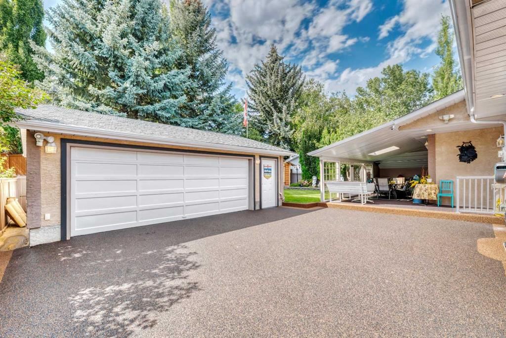 12519 Cannington Way SW, Calgary — photo 3 of 50