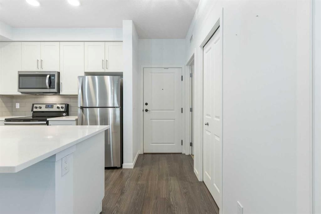 301, 10 Mahogany Mews SE, Calgary — photo 3 of 46