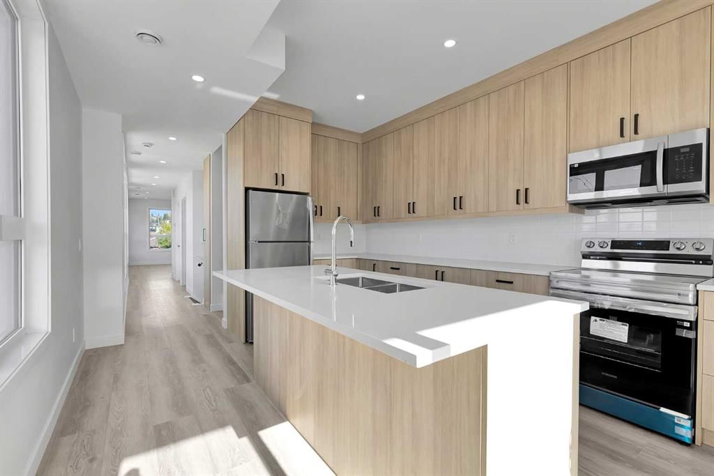 1820 Home Road NW, Calgary — photo 3 of 34