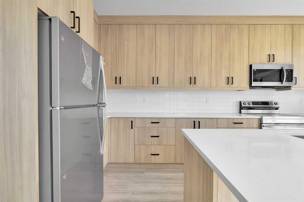 1820 Home Road NW, Calgary — photo 4 of 34