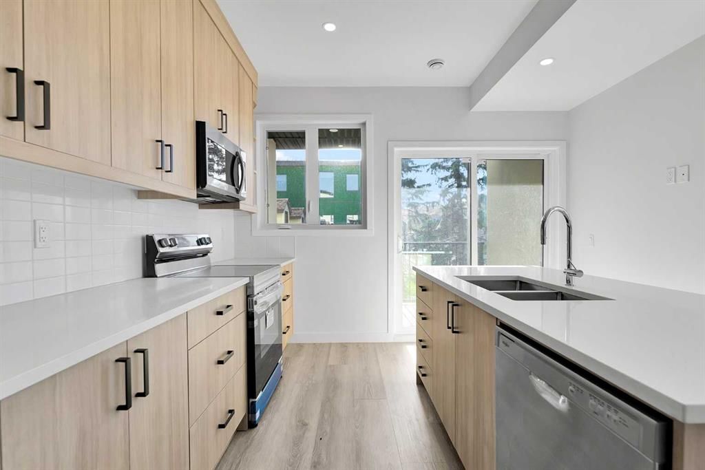 1820 Home Road NW, Calgary — photo 5 of 34