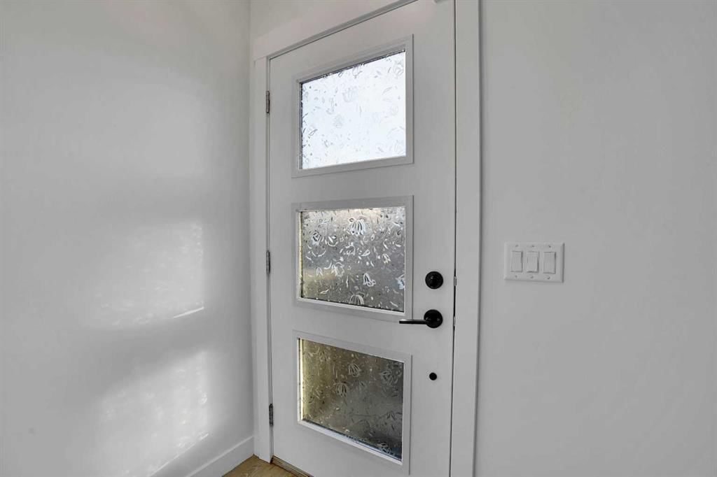 131 LUCAS Boulevard, Calgary — photo 2 of 42