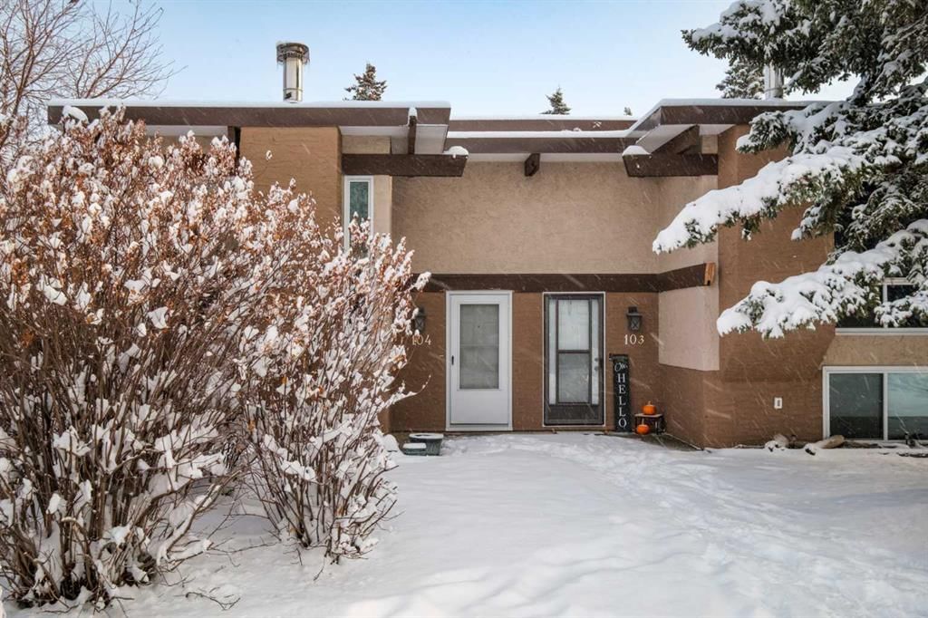 104 Rundlewood Lane NE, Calgary — photo 2 of 26