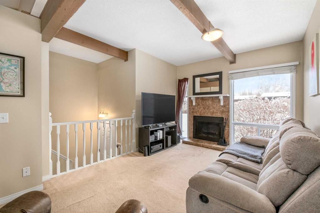 104 Rundlewood Lane NE, Calgary — photo 4 of 26