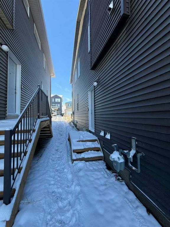 15 EDITH Passage NW, Calgary — photo 2 of 47