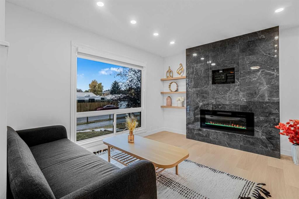 2, 112 Erin Grove Close SE, Calgary — main listing photo