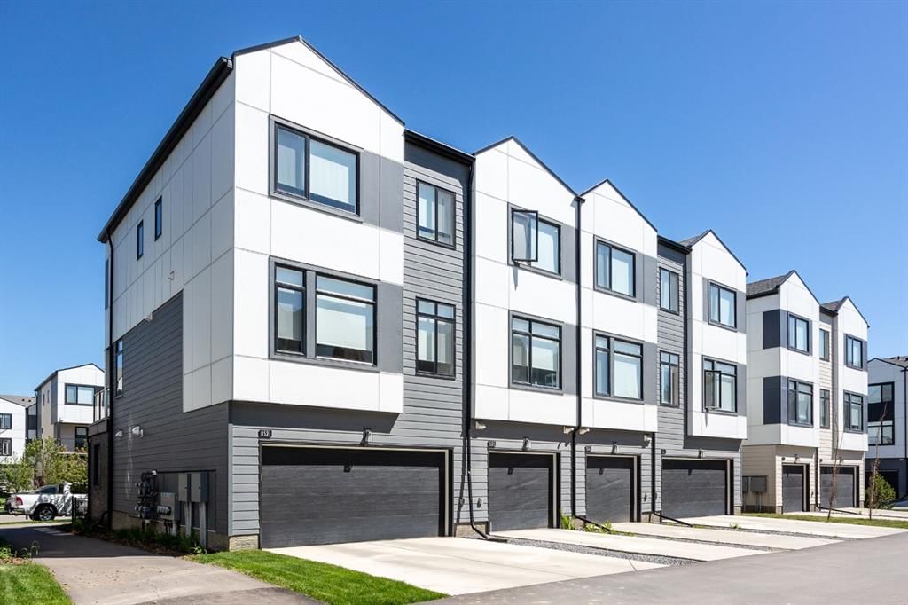 8521 19 Avenue SE, Calgary — photo 2 of 40
