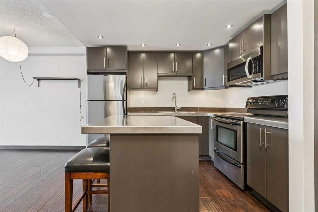 210, 1301 17 Avenue NW, Calgary — photo 4 of 19