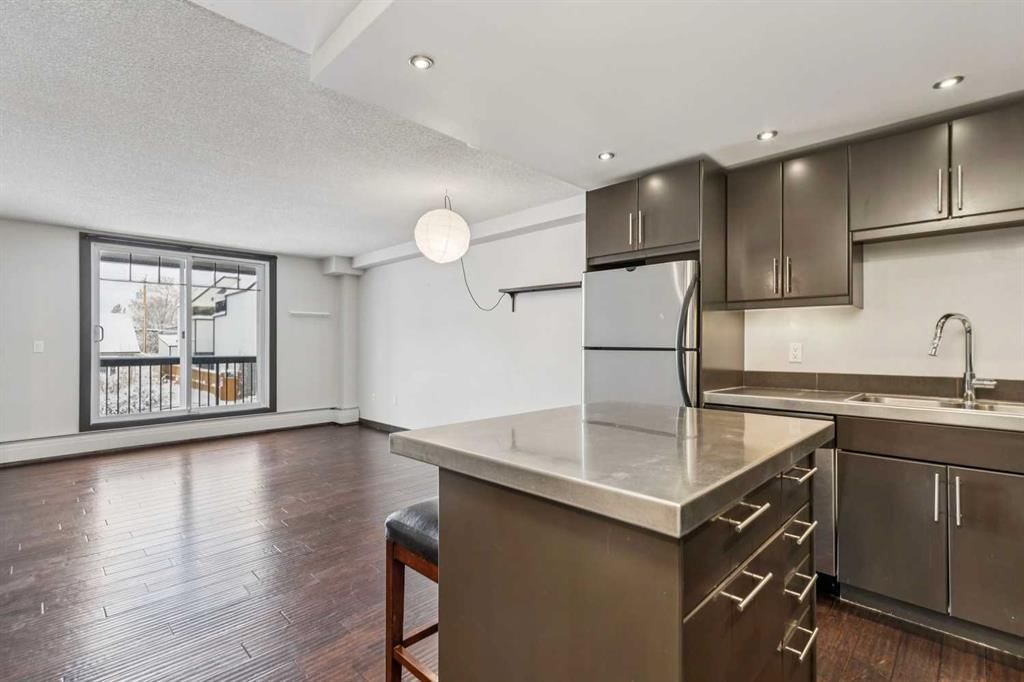 210, 1301 17 Avenue NW, Calgary — photo 5 of 19