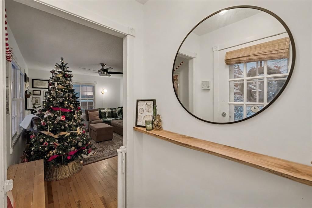1325 18 Avenue NW, Calgary — photo 3 of 36