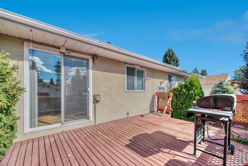 23 Brazeau Crescent SW, Calgary — photo 3 of 40