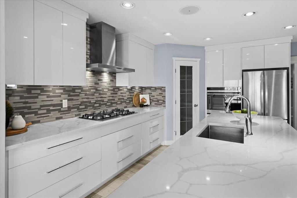 21 Rockbluff Place NW, Calgary — photo 3 of 50