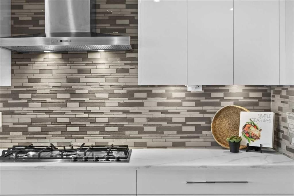21 Rockbluff Place NW, Calgary — photo 4 of 50