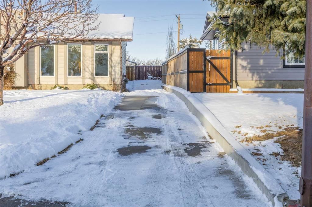 76 Bedford Circle NE, Calgary — photo 3 of 37