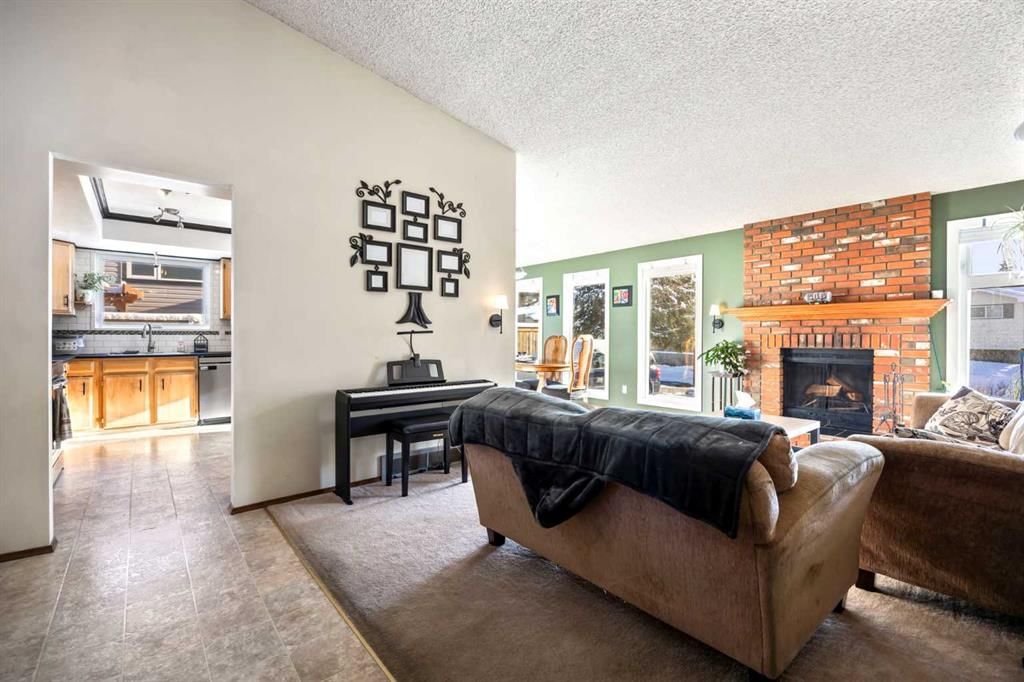 76 Bedford Circle NE, Calgary — photo 4 of 37