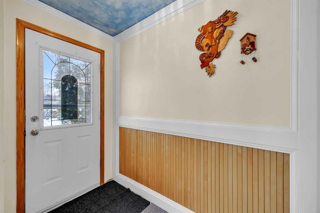12 Whitaker Close NE, Calgary — photo 3 of 48