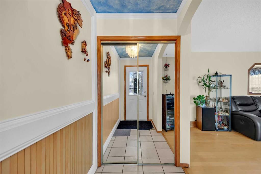 12 Whitaker Close NE, Calgary — photo 4 of 48