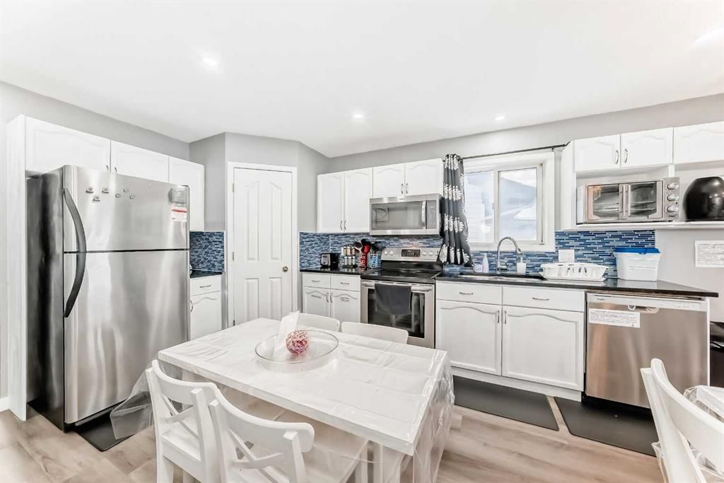 240 Applewood Drive SE, Calgary — main listing photo