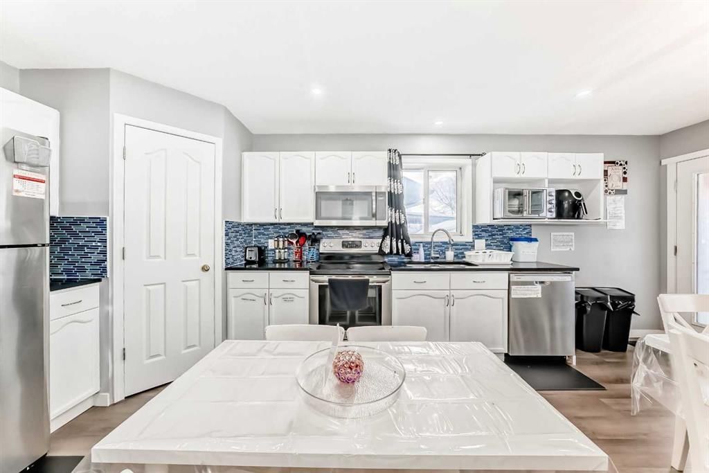 240 Applewood Drive SE, Calgary — photo 2 of 50
