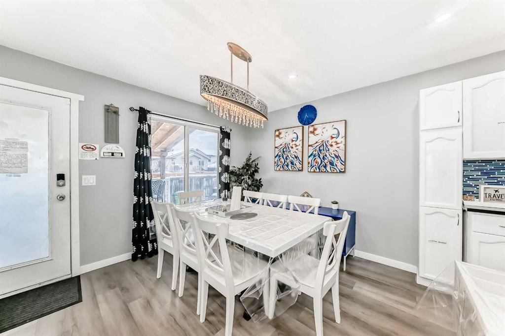 240 Applewood Drive SE, Calgary — photo 3 of 50