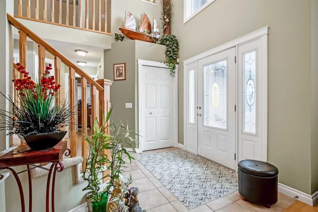 26 Simcrest Manor SW, Calgary — photo 4 of 47