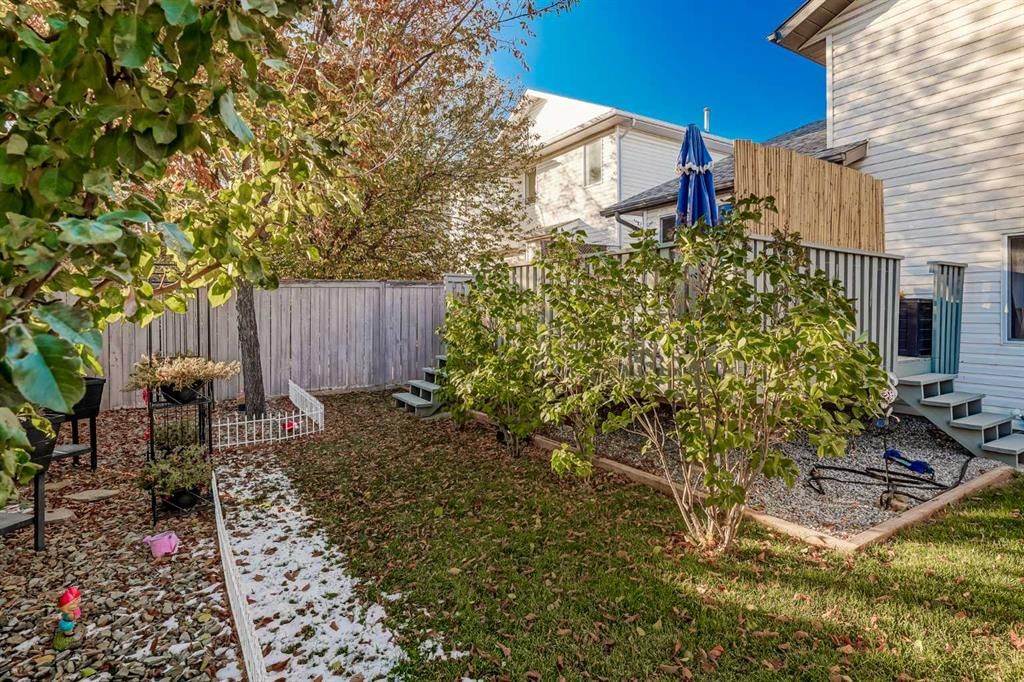 148 Citadel Close NW, Calgary — photo 3 of 17