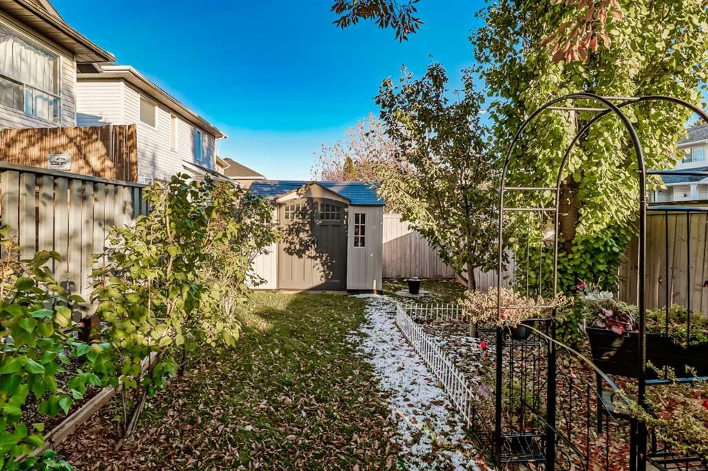 148 Citadel Close NW, Calgary — photo 4 of 17