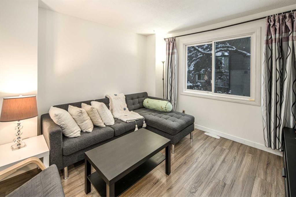 33, 4936 Dalton Drive NW, Calgary — main listing photo