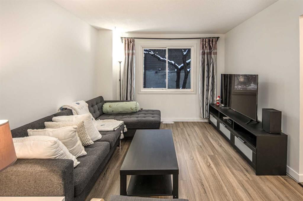 33, 4936 Dalton Drive NW, Calgary — photo 2 of 30