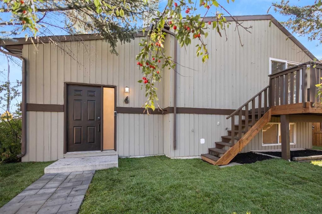 4 Cedarwood Rise SW, Calgary — photo 2 of 40