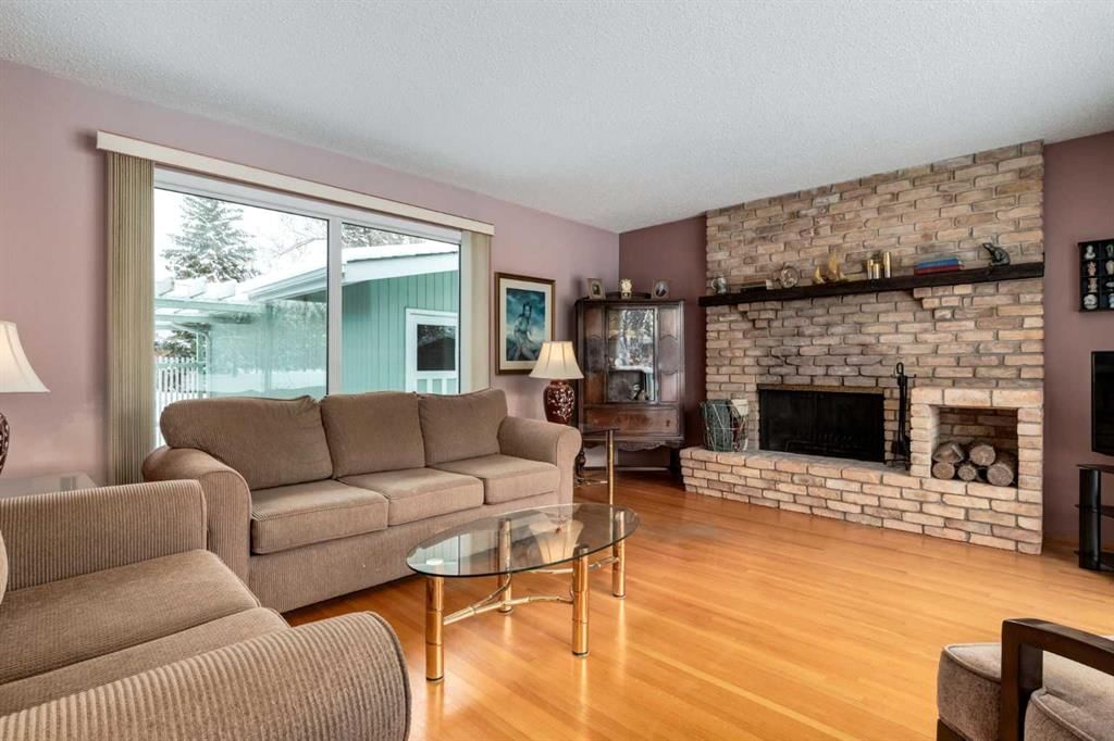 180 Maple Court Crescent SE, Calgary — photo 4 of 36