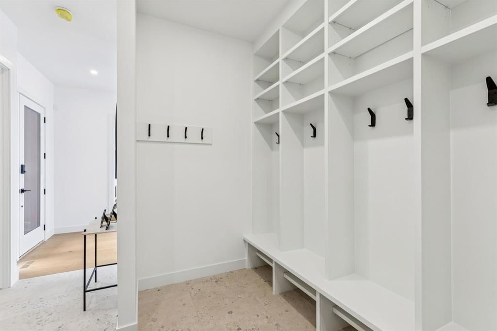 43 Elveden Park SW, Calgary — photo 4 of 45