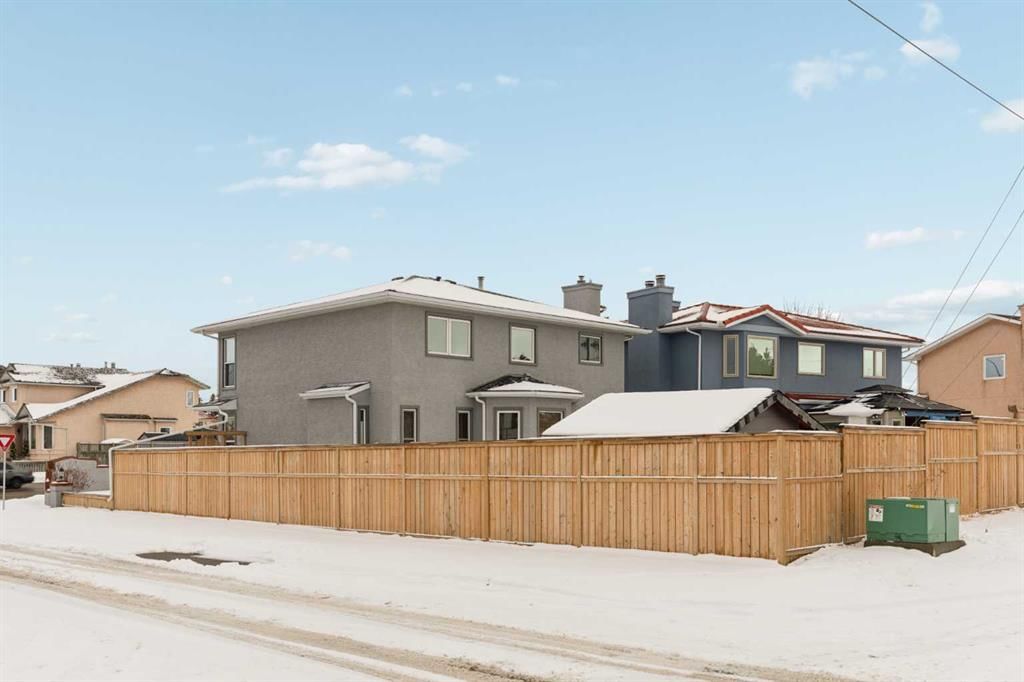 2498 Catalina Boulevard NE, Calgary — photo 3 of 44
