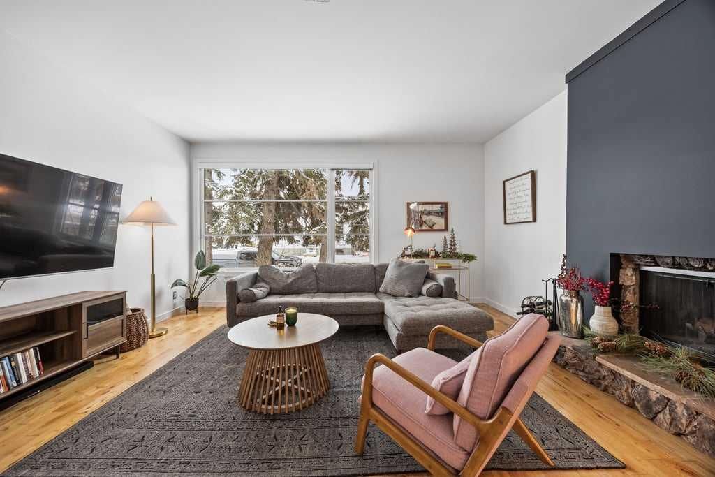 2603 33 Street SW, Calgary — photo 2 of 49