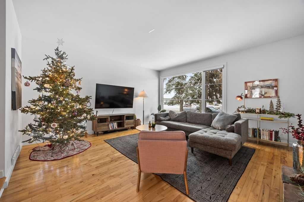 2603 33 Street SW, Calgary — photo 3 of 49