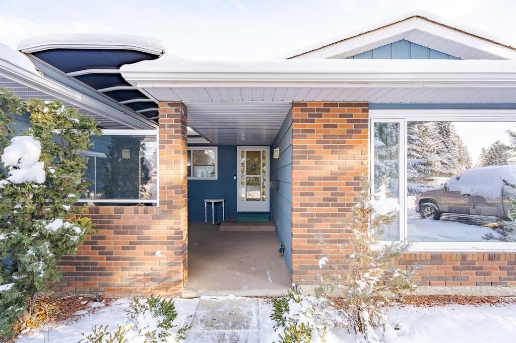 84 Thornaby Crescent NW, Calgary — photo 2 of 42