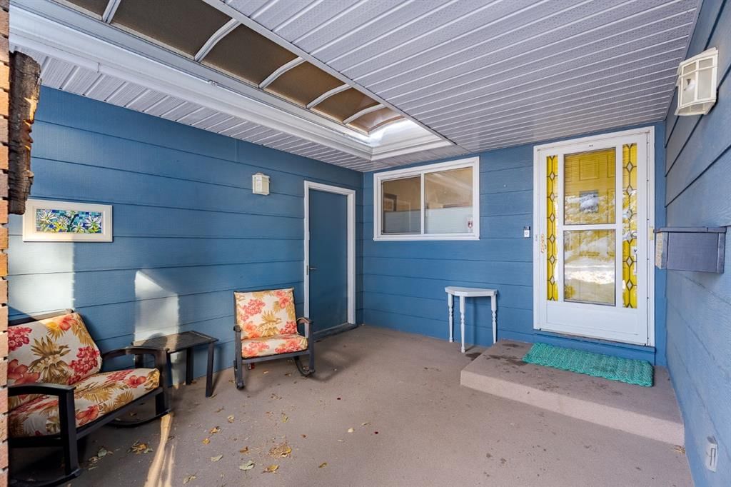 84 Thornaby Crescent NW, Calgary — photo 3 of 42