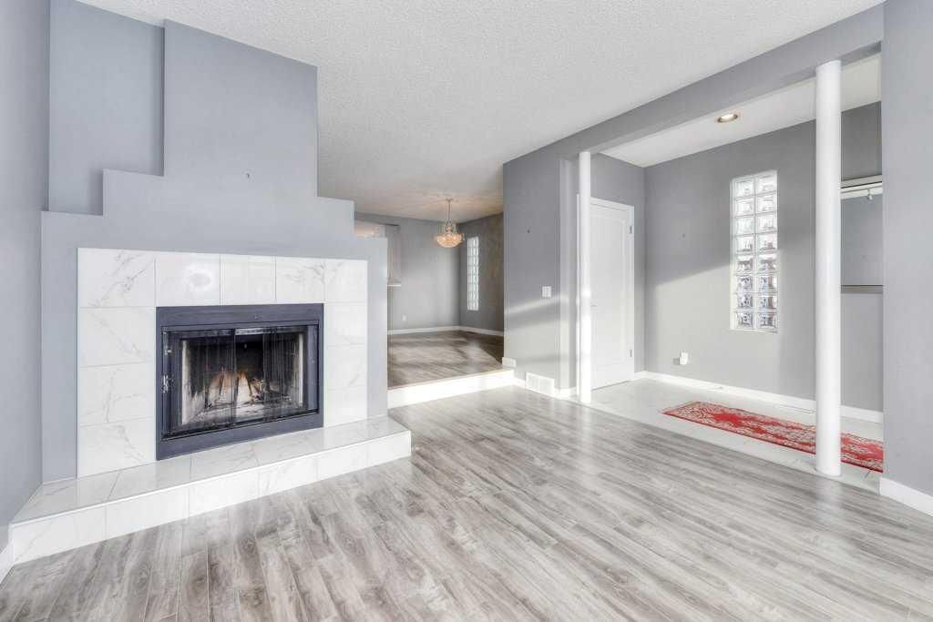 2206 30 Avenue SW, Calgary — photo 3 of 38