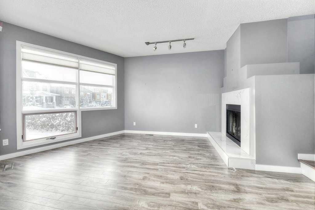 2206 30 Avenue SW, Calgary — photo 4 of 38