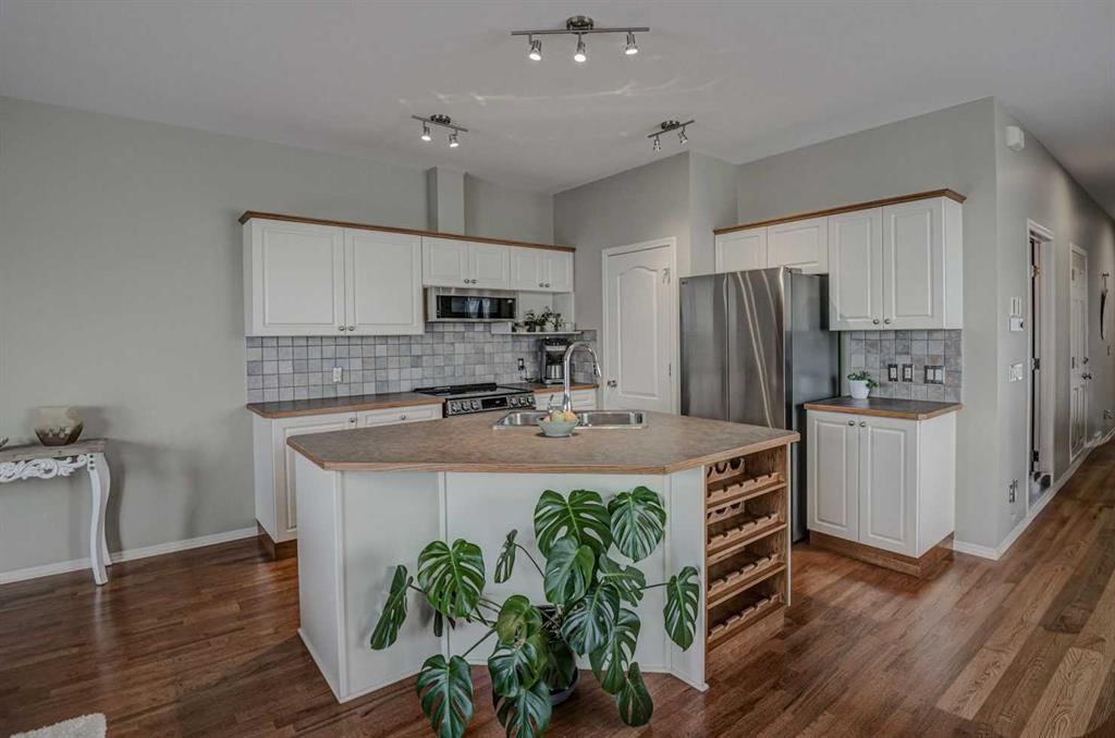 96 Hampstead Green NW, Calgary — photo 5 of 31