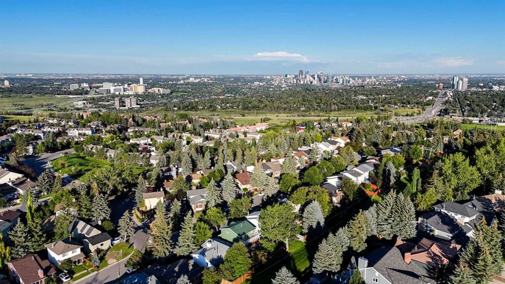 76 Coach Manor Rise SW, Calgary — photo 2 of 44