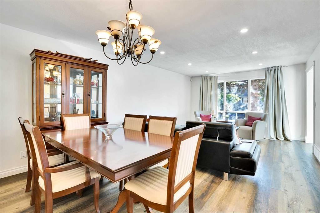 76 Coach Manor Rise SW, Calgary — photo 5 of 44