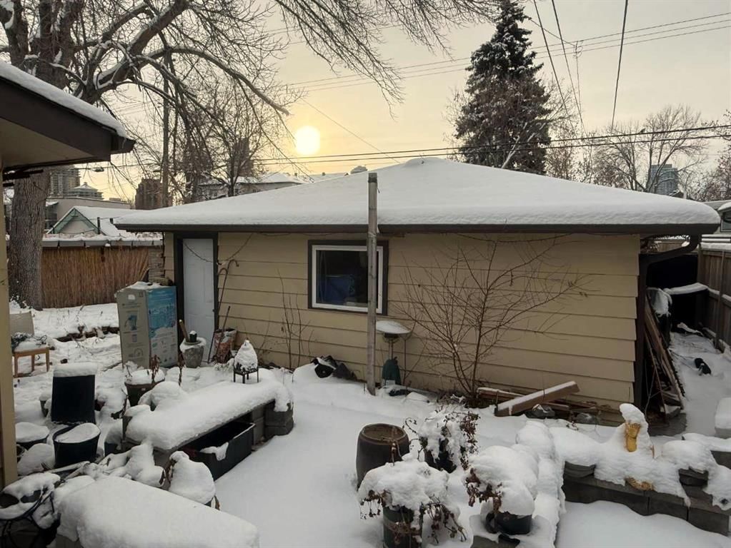1611 Bowness Road NW, Calgary — photo 3 of 9