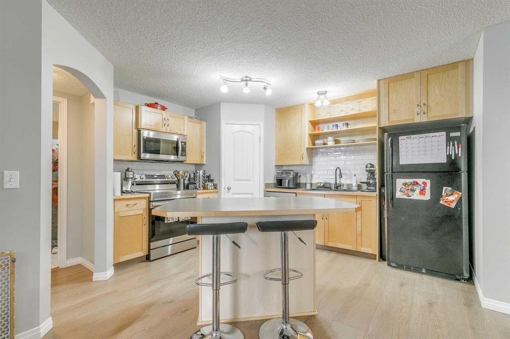 105, 27 Everridge Square SW, Calgary — main listing photo