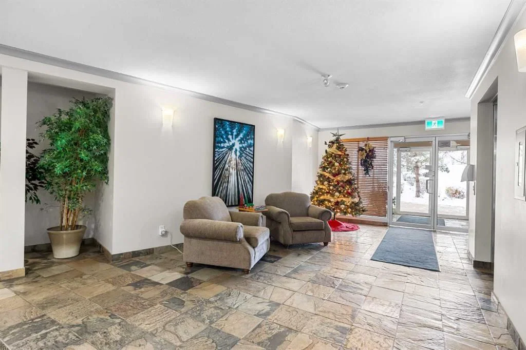 108, 11642 Valley Ridge Park NW, Calgary — photo 3 of 45